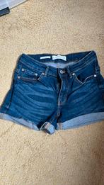 Korte spijkerbroek maat 32, Kleding | Dames, Spijkerbroeken en Jeans, Blauw, W30 - W32 (confectie 38/40), Mango, Ophalen of Verzenden