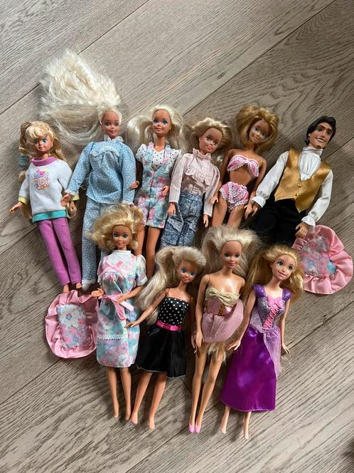 Barbies set barbiepoppen, Kinderen en Baby's, Speelgoed | Poppen, Zo goed als nieuw, Barbie, Ophalen of Verzenden