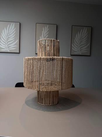 Gevlochten rotan grote lamp nieuw, Huis en Inrichting, Lampen | Lampenkappen, Zo goed als nieuw, 50 cm of meer, Rond, Ophalen