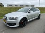 Audi A3 1.6FSI 85KW 2007 Grijs S-Line uitvoering, Auto's, Audi, Voorwielaandrijving, 15 km/l, Zwart, 1200 kg