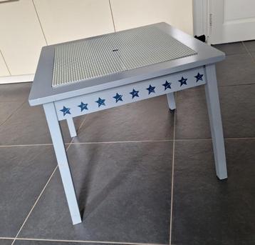 Leuke functionele LEGO tafel met opbergvakken beschikbaar voor biedingen