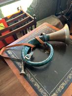 Twee Jachthoorns, Ophalen