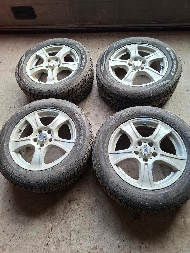 Te koop 4 Volvo alu velgen met nieuwe winterbanden, Auto-onderdelen, Banden en Velgen, Banden en Velgen, Winterbanden, 16 inch