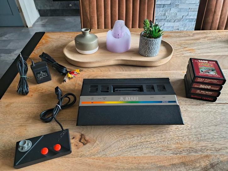 Atari 2600 met AVmod en 4 Games, Spelcomputers en Games, Spelcomputers | Atari, Gebruikt, Atari 2600, Met 1 controller, Ophalen of Verzenden