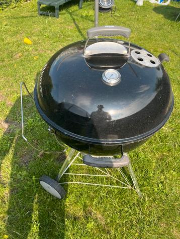 Te koop weber 57 cm in goede staat met deksel ring beschikbaar voor biedingen