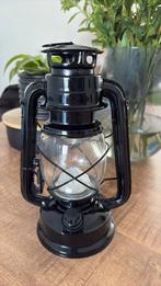 Sfeervolle LED lantaarn met ouderwetse olielamp uitstraling, Caravans en Kamperen, Kampeeraccessoires, Ophalen of Verzenden, Zo goed als nieuw