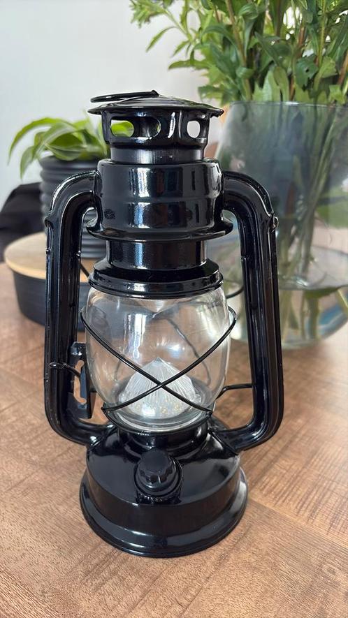 Sfeervolle LED lantaarn met ouderwetse olielamp uitstraling, Caravans en Kamperen, Kampeeraccessoires, Zo goed als nieuw, Ophalen of Verzenden