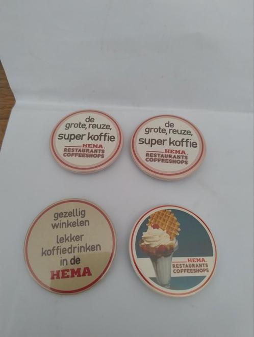 👉 4 stuks vintage HEMA buttons, Verzamelen, Speldjes, Pins en Buttons, Overige onderwerpen, Ophalen of Verzenden