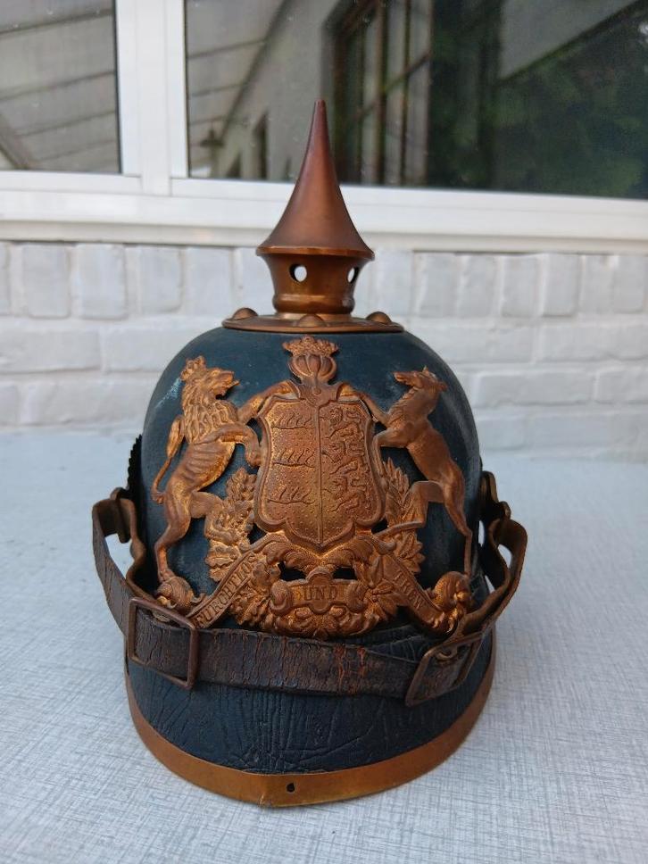 Wo1 pinhelm met oorlogsschade, Verzamelen, Militaria | Algemeen, Landmacht, Helm of Baret, Nederland, Verzenden