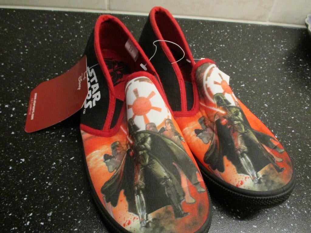 STAR WARS PANTOFFELS NIEUW maat 33, Disney, Jongen of Meisje, Overige typen, Nieuw