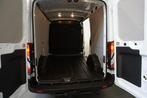 Ford Transit 105pk 2.0 L2H2 Trend BPM VRIJ! Airco Trekhaak N, Auto's, Voorwielaandrijving, Stof, 4 cilinders, Wit