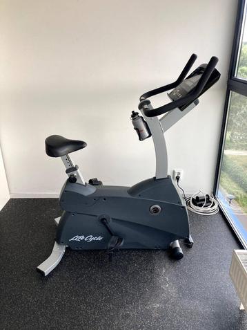Life Fitness Lifecycle C1 Upright Exercise Bike beschikbaar voor biedingen