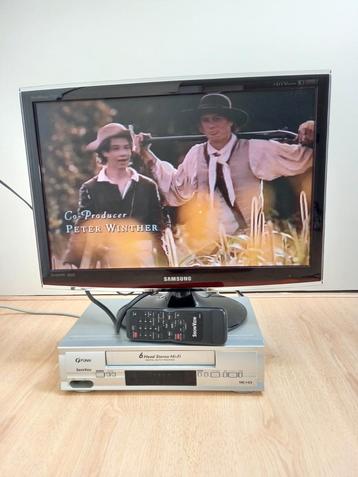 Funai VHS 6 heads hi-fi stereo videorecorder  AB handleiding beschikbaar voor biedingen
