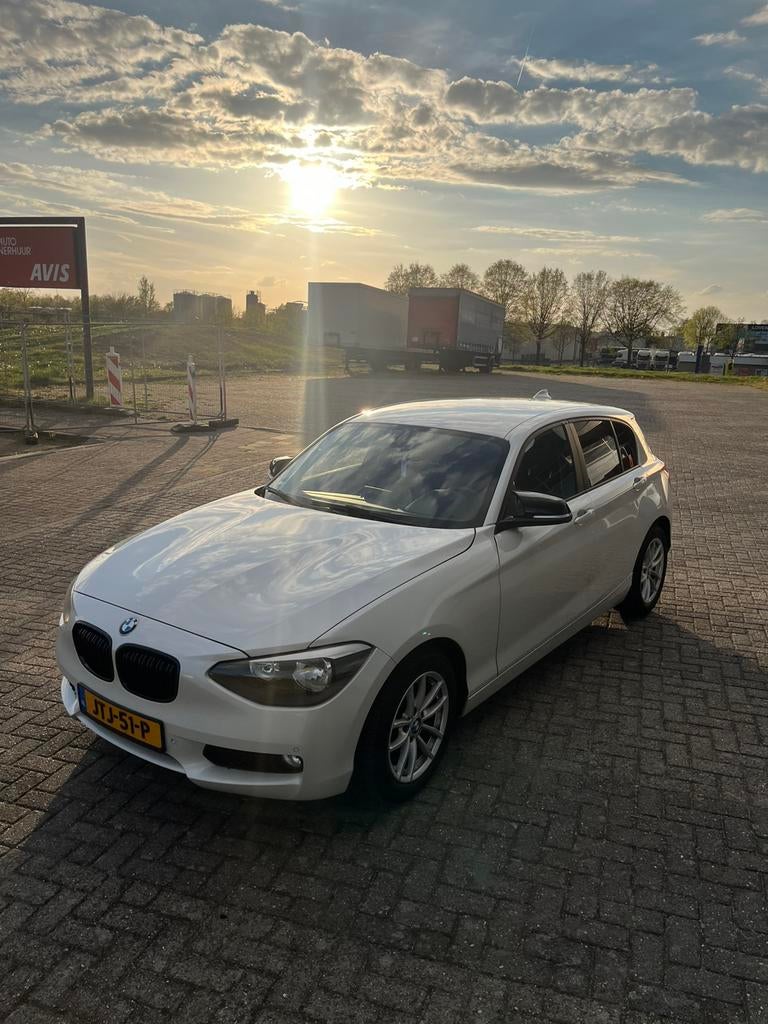 BMW 1-Serie 2.0 116D 5DR 2015 Wit, 1995 cc, Zwart, 4 cilinders, Leder en Stof