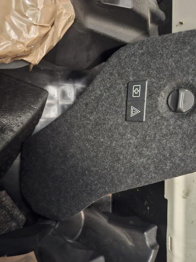 BMW E81 E87 Verbanddooshouder., Auto-onderdelen, Ophalen of Verzenden, Gebruikt, BMW