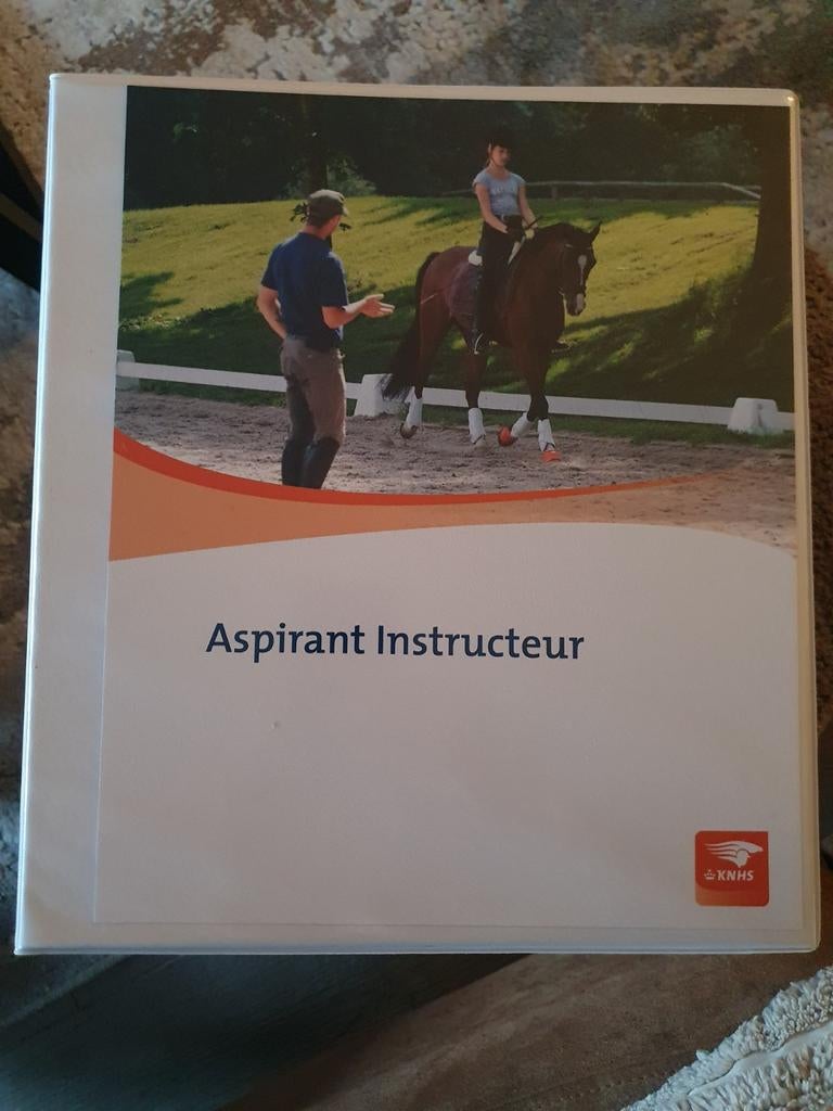 KNHS Boek Aspirant Instructeur Paardenhouderij, Ophalen of Verzenden, Zo goed als nieuw, MBO, Onbekend