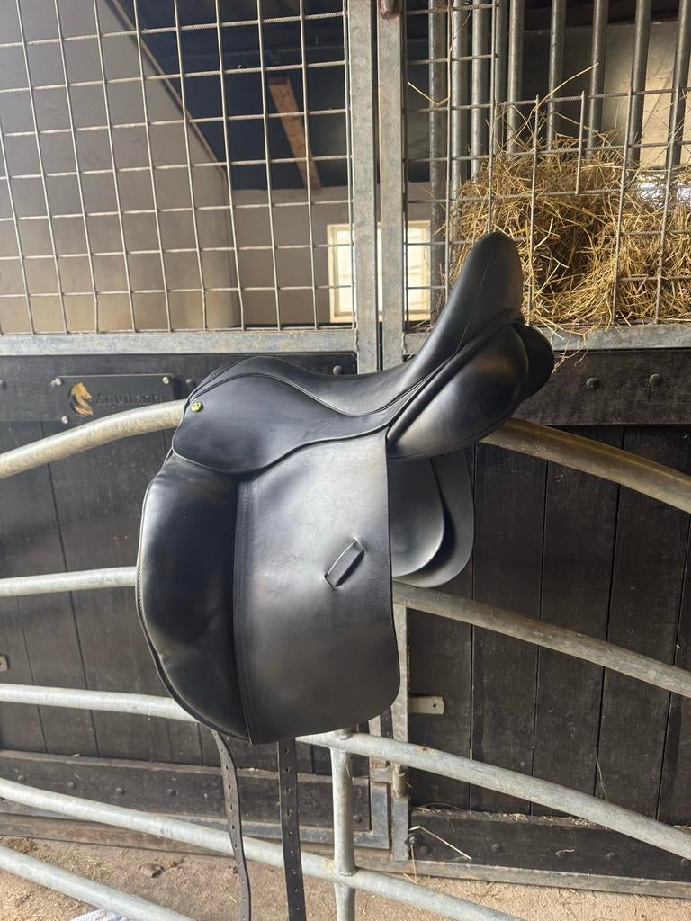 Ideal Crown Suzannah 18 inch zadel, Dieren en Toebehoren, Paarden en Pony's | Zadels, Ophalen of Verzenden, Gebruikt, Dressuur