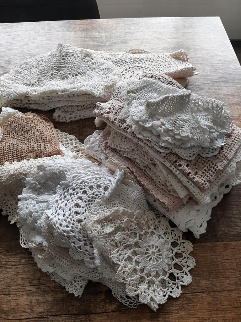 Heel veel kleedjes, gehaakt uit de oude doos., Ophalen