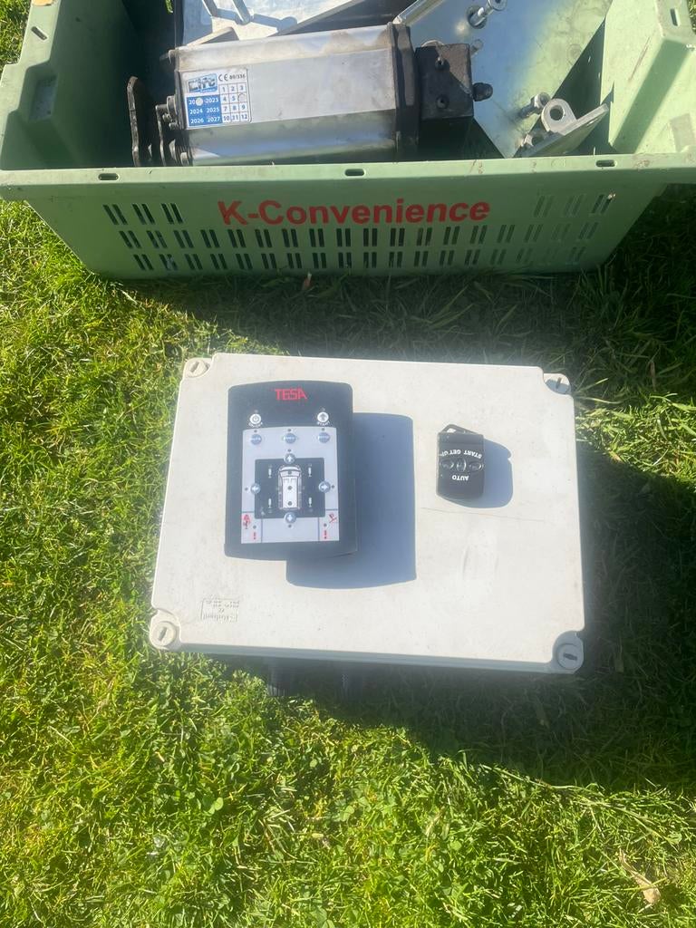 Te koop Tesa elektrisch levelsysteem, Ophalen, Zo goed als nieuw