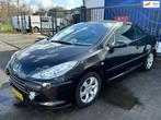 Peugeot 307 CC 2.0-16V / AIRCO / STOELVERWARMING / CRUISE CO, Auto's, Peugeot, Gebruikt, 4 cilinders, Cabriolet, 4 stoelen