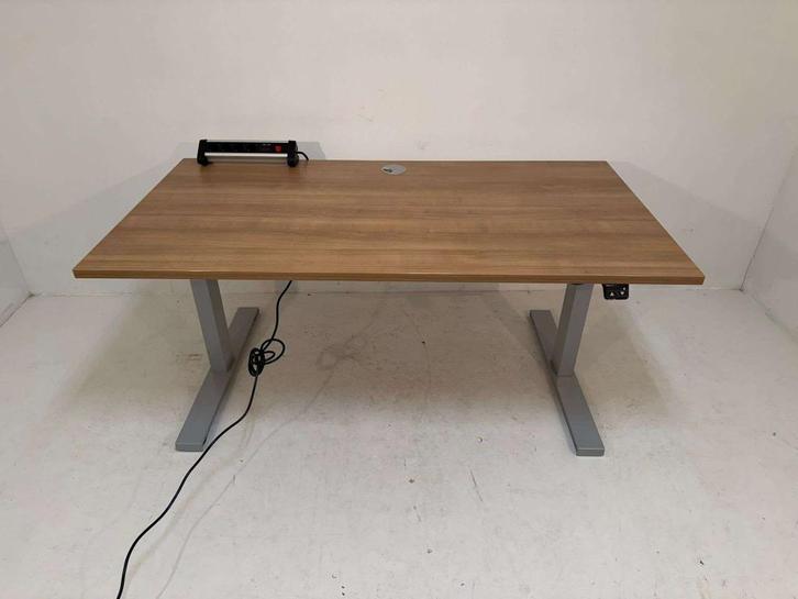 Partij zit/sta bureaus gebruikt 150x80cm €295,- p/st, Doe-het-zelf en Verbouw, IJzerwaren en Bevestigingsmiddelen