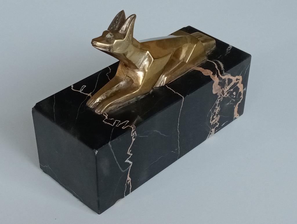 Vos/hond brons/koper beeldje op marmer, Antiek en Kunst, Kunst | Beelden en Houtsnijwerken, Ophalen, Minder dan 20 cm, Op sokkel