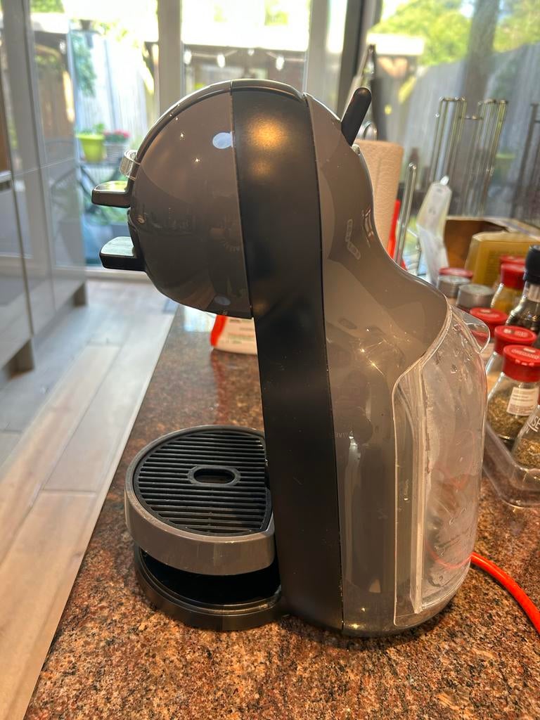 Nescafé Dolce Gusto koffiezetapparaat, Witgoed en Apparatuur, Koffiezetapparaten, Ophalen, Koffiemachine, Zo goed als nieuw, 1 kopje