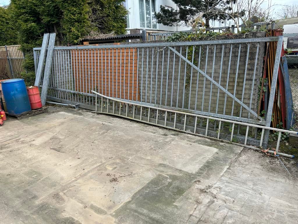 Schuifpoort Gegalvaniseerd - 8,25 mtr lang, Tuin en Terras, Tuinhekken en Hekwerk, Met poort, Gebruikt, Overige typen, Ophalen of Verzenden