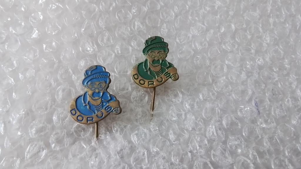 2 verschillende kleuren speldjes Dorus, Verzamelen, Ophalen of Verzenden, Zo goed als nieuw, Overige onderwerpen