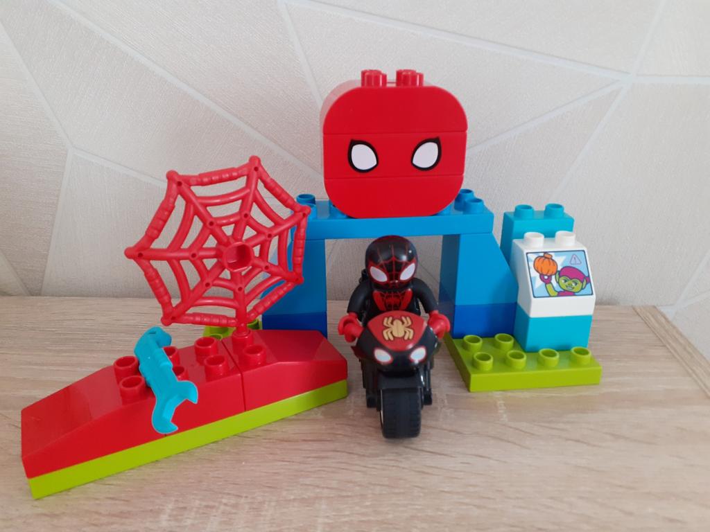 Lego spiderman, Ophalen