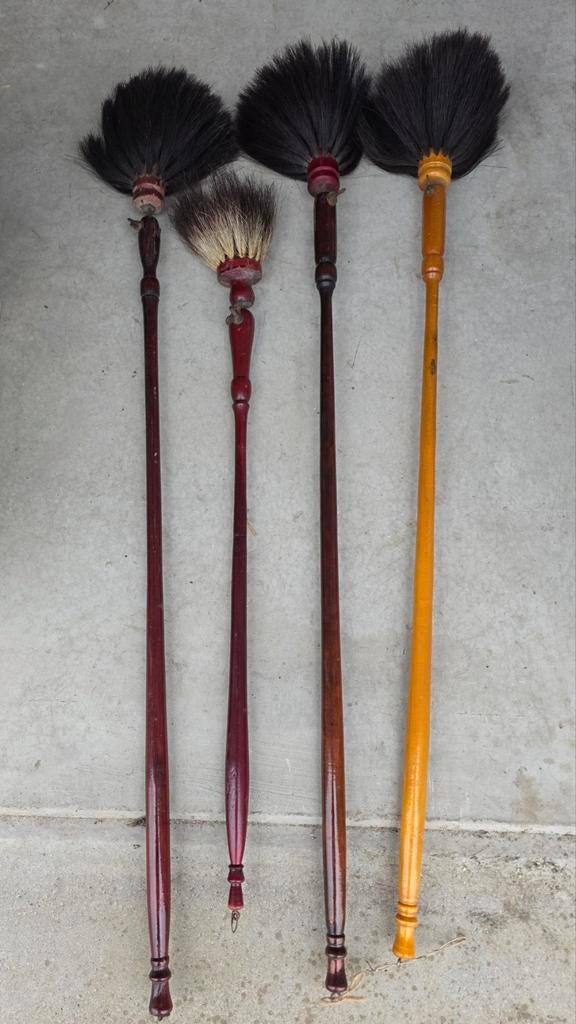 4 oude antieke brocante plumeau of stoffer van hout met haar, Antiek en Kunst, Ophalen