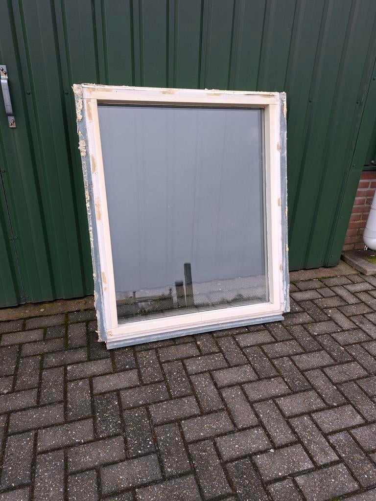 Hardhouten raam kozijn inclusief isolatieglas., Gebruikt, Raamkozijn, Inclusief glas, 75 tot 150 cm