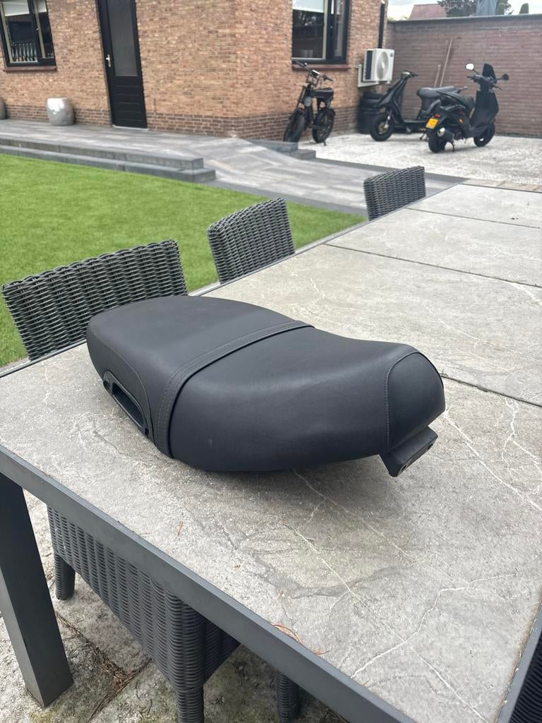 Sp98 zadel nette staat, Ophalen, Zo goed als nieuw, Zadel, Piaggio