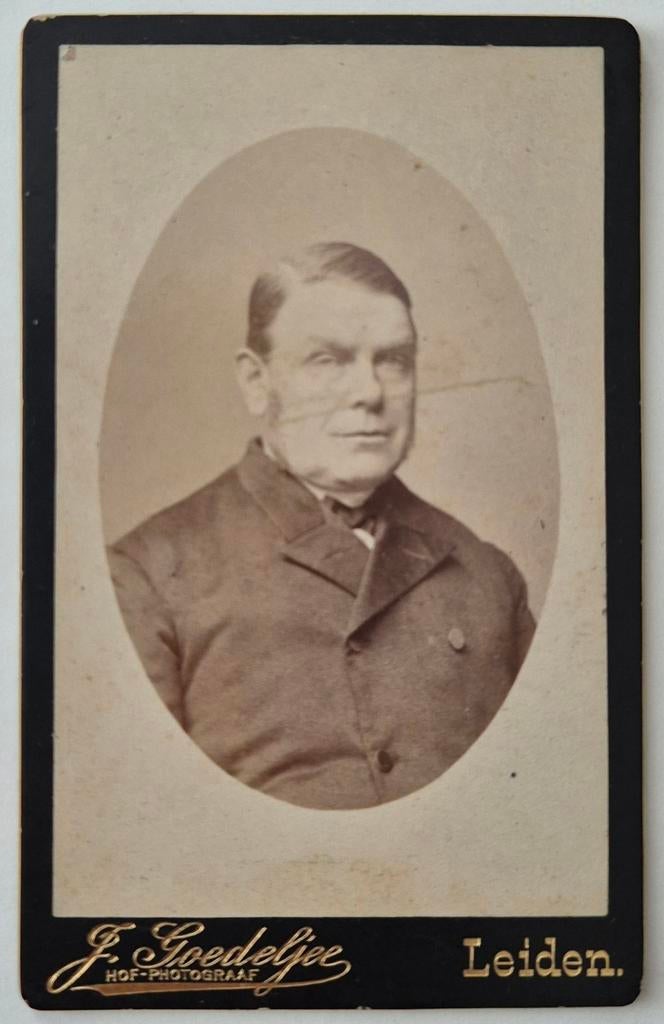 107 cdv oudere man Leiden fotograaf F. Goedeljee, Ophalen of Verzenden, Voor 1940, Gebruikt, Overige onderwerpen
