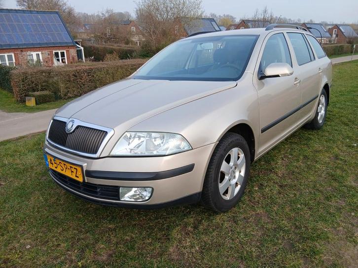 Skoda Octavia 1.6 Combi FSI 85KW 2006 Beige, Auto's, Skoda, Particulier, Octavia, Airbags, Airconditioning, Bluetooth, Centrale vergrendeling
