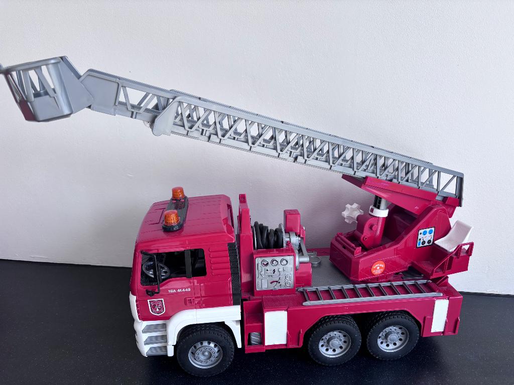 Bruder brandweerwagen, Kinderen en Baby's, Speelgoed | Speelgoedvoertuigen, Ophalen of Verzenden, Zo goed als nieuw