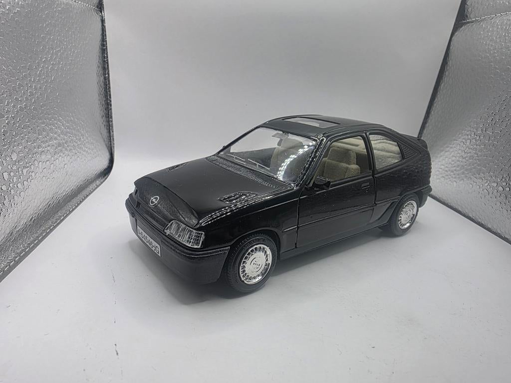 Opel kadett gsi, Hobby en Vrije tijd, Modelauto's | 1:24, Ophalen of Verzenden, Overige merken