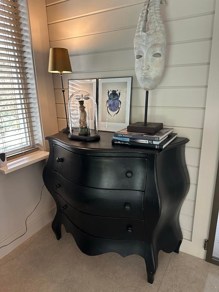 Zwarte barok commode met 3 laden, Huis en Inrichting, Kasten | Ladekasten, Gebruikt, 100 tot 150 cm, 50 tot 100 cm, 25 tot 50 cm