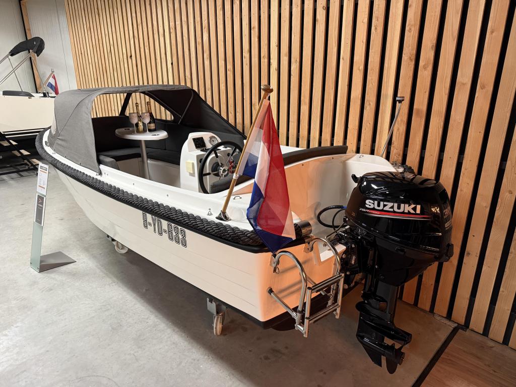 NwStaat! 4-FAMILY 480XL Deluxe '30PK SUZUKI 2021' VolOpties!, Watersport en Boten, Sloepen, Zo goed als nieuw, 30 tot 50 pk, 3 tot 6 meter