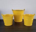 Z.g.a.n. drie mooie gele zinken bloempotten, Overige materialen, Rond, Ophalen of Verzenden, Zo goed als nieuw