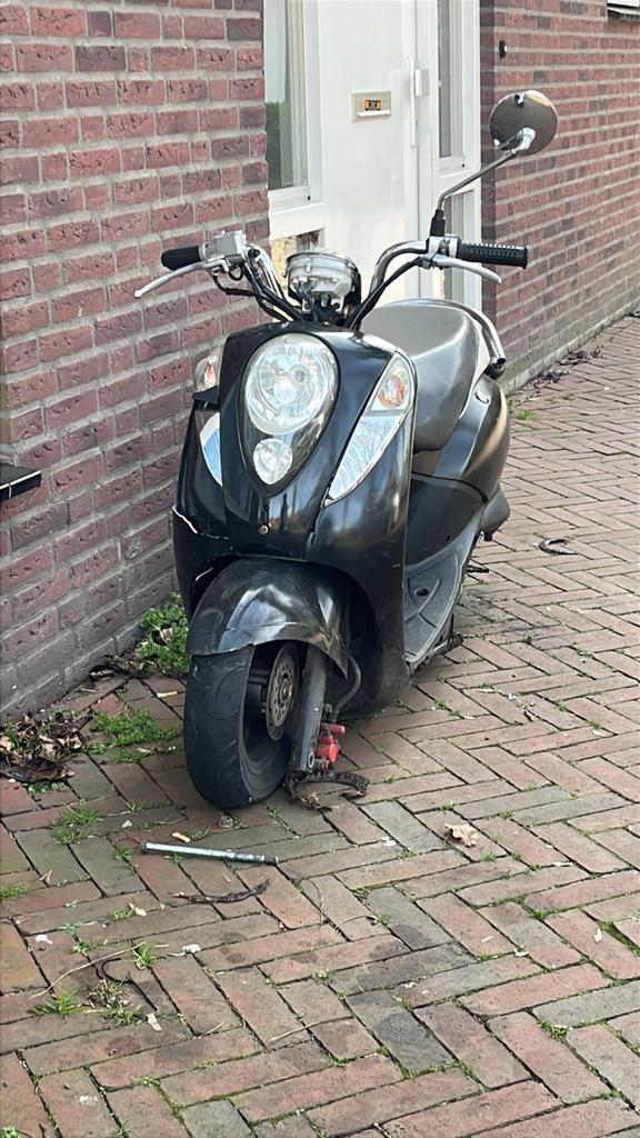 Sym mio in onderdelen, Fietsen en Brommers, Scooters | SYM, Ophalen, Zo goed als nieuw, Benzine, Mio