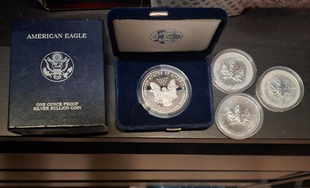 3 x canadese maple leaf, 1 x american eagle, Ophalen of Verzenden