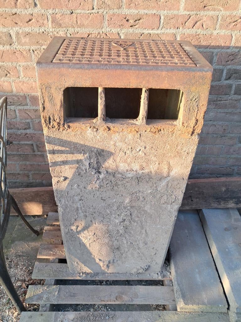 Trottoirkolk - Gietijzeren afvoerput voor trottoir, Ophalen, Gebruikt, Minder dan 2 meter, 80 mm of meer