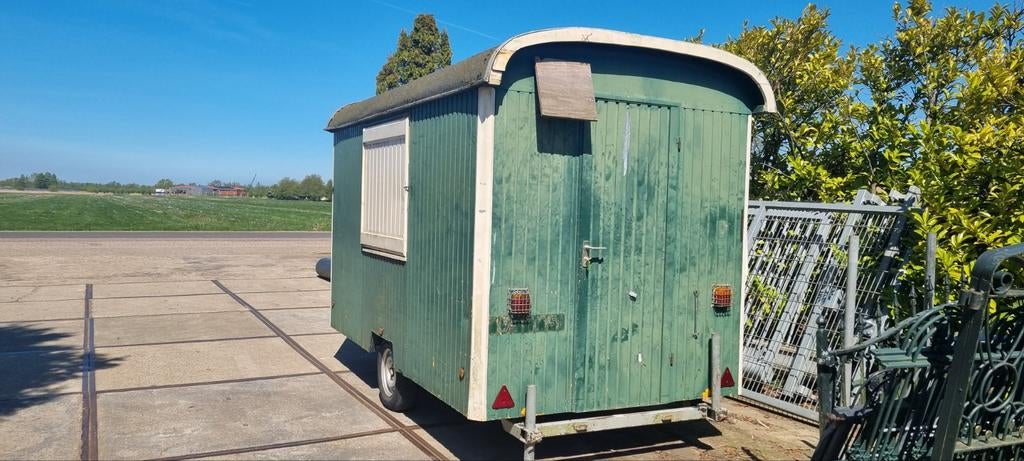 Groene bouwkeet/schafwagen op wielen, Ophalen, Gebruikt