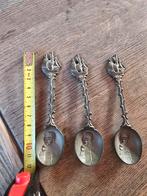 Drie antieke lepels met schepen en figuren, Antiek en Kunst, Antiek | Bestek, Ophalen of Verzenden