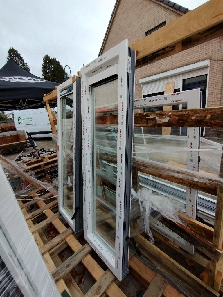 2 x kunststof kozijnen tripel glas nieuw, Doe-het-zelf en Verbouw, Kozijnen en Schuifpuien, Kunststof, Raamkozijn, Nieuw, Inclusief glas