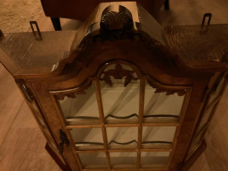 Vintage Vitrine Hang Kastje Bruin met Glas, Antiek en Kunst, Antiek | Meubels | Kasten, Ophalen of Verzenden