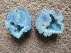 GEODE doorgezaagd blauw sprankelend 2 stukken vormen een bol, Ophalen of Verzenden, Mineraal