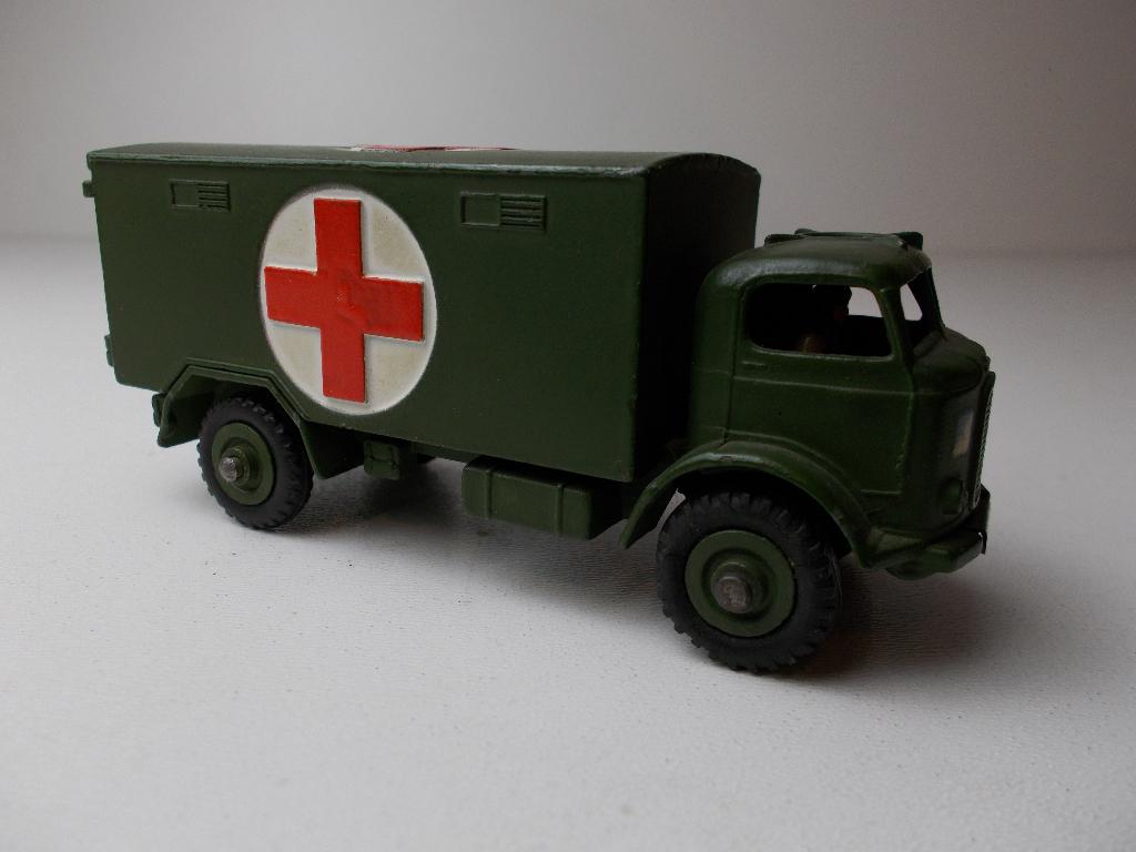 1957 Dinky Toys 626 MILITARY AMBULANCE. I.z.g.st! (-E-)
