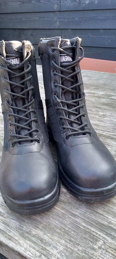 Nieuwe Magnum werklaarzen maat 42, Doe-het-zelf en Verbouw, Veiligheidskleding, Ophalen, Nieuw